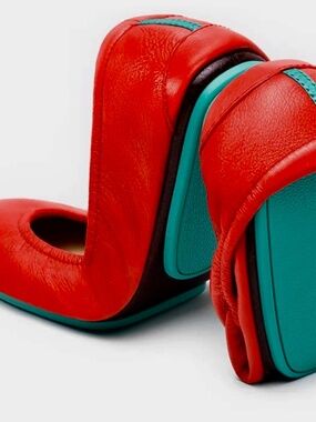 NWOT Tieks Poppy color size 11